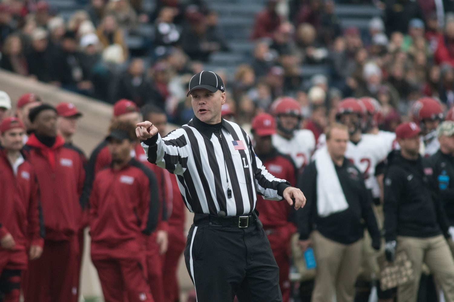 Line judge Ray Pittman gives directions during the first minutes of the Game.
