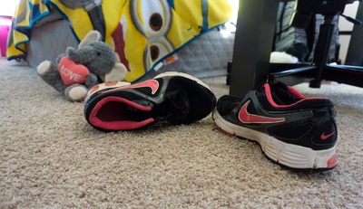 Cover image for Sneakers Askew
