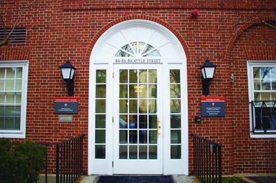 Cover image for Harvard Sees Increase in International Applications