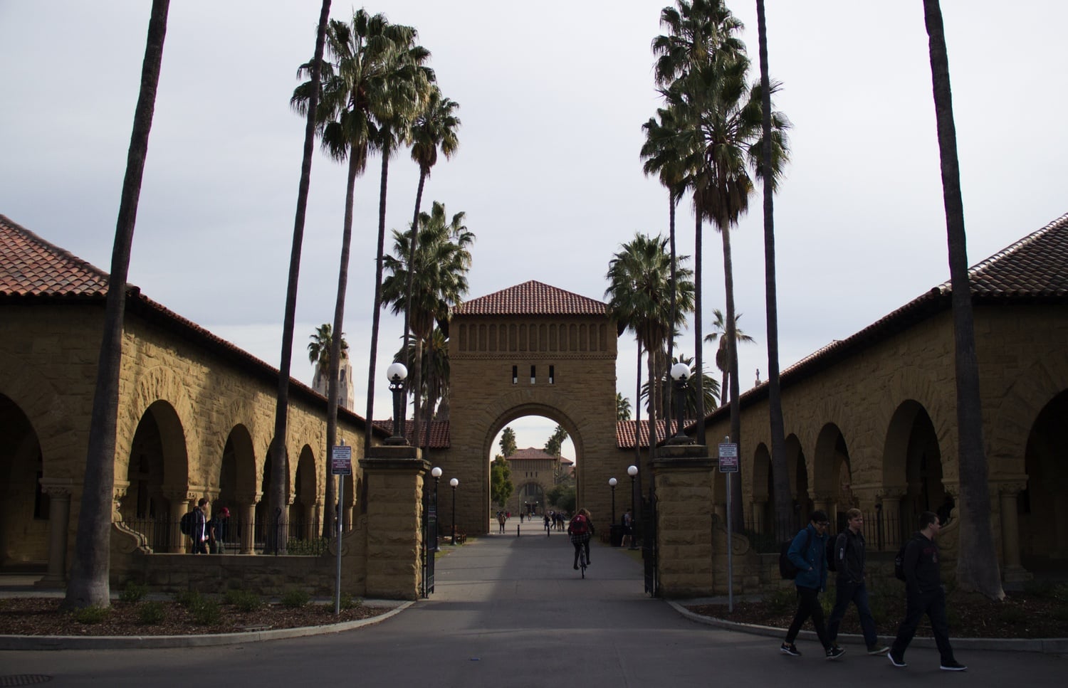 Former Stanford President John L. Hennessy delivered the annual Godkin Lecture at Harvard Kennedy School.