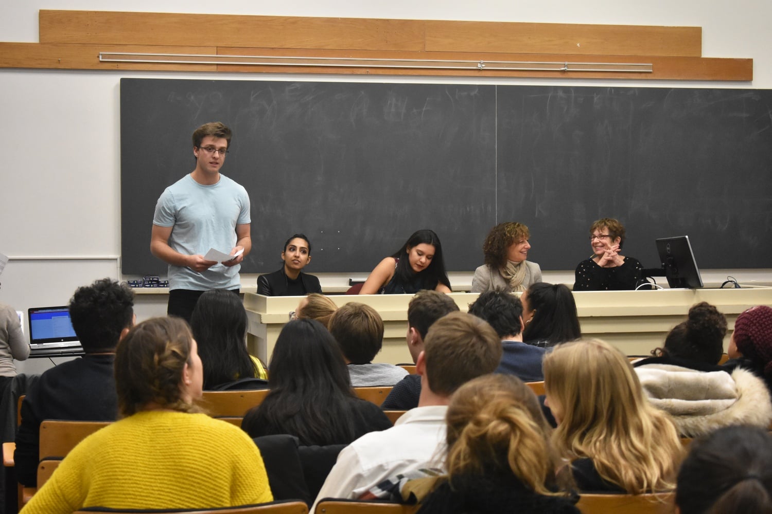 Ethan R. McCollister '20 leads students and panelists as they prepare for the first Harvard College Democrats #MeToo action meeting.