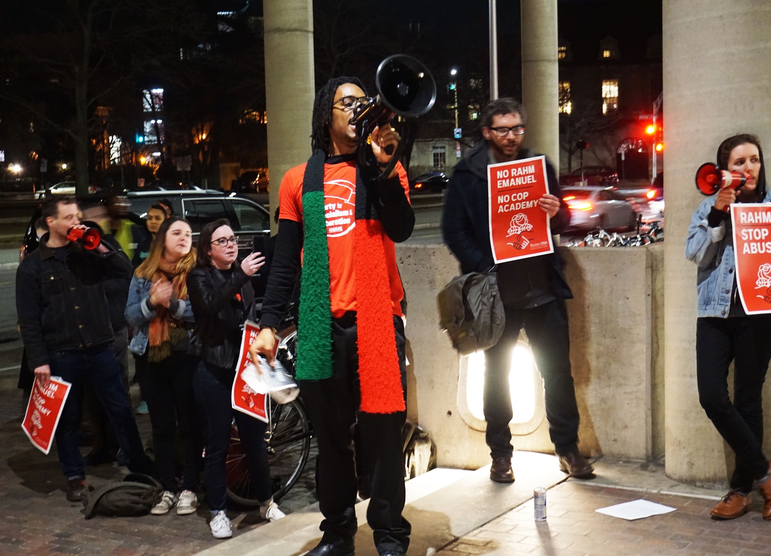 Harvard affiliates gathered to protest Chicago mayor Rahm Emanuel's visit to the GSD. 
