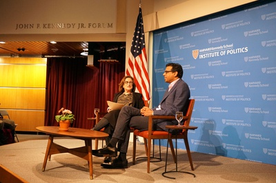 Cover image for Gawande Speaks on Addictiveness of Opioids at IOP: 'I Had No Idea'