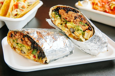 Cover image for Mexican with a Mission: Restaurant Chain's Movement to End World Hunger