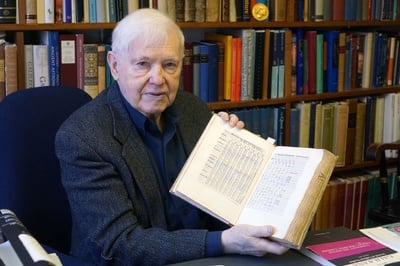 Cover image for Astronomer Owen Gingerich, Defender of Pluto and Scientist With Spirituality, Dies at 93