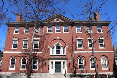 Cover image for Harvard Alumni Group Discusses Women’s Role in Media Depolarization
