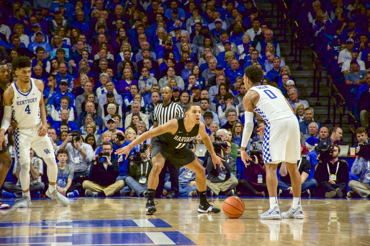 Sophomore guard Bryce Aiken steps up on defense against Kentucky earlier this season. The sophomore had offers from top tier programs including Miami, Seton Hall, and Auburn. 