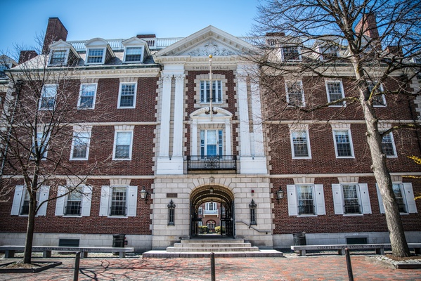 Cover image for Kirkland House