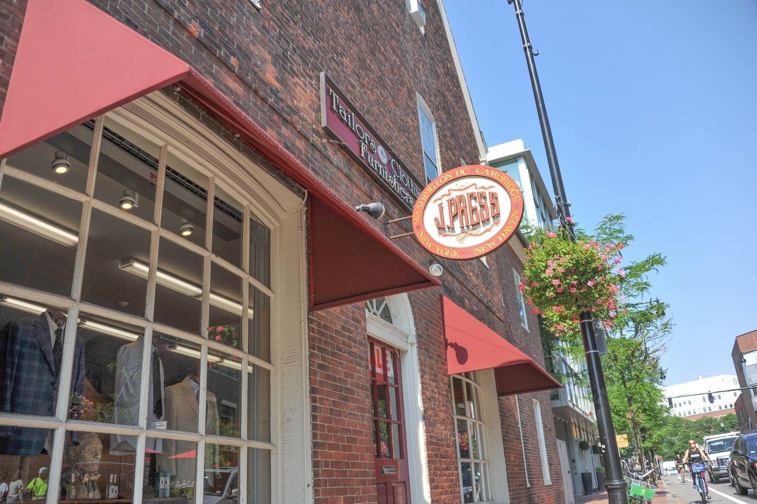 High-end men's clothing boutique J. Press is closing its 82 Mt. Auburn St. location at the end of the month.