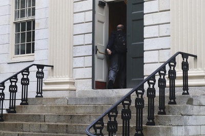 Cover image for Faculty Council Hears Proposal to Add New Course Times, Presentation on Admissions Suit