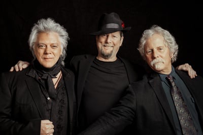 Cover image for Roger McGuinn Celebrates Anniversary Of Milestone Album, Looks Back On Byrds Career