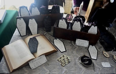 Cover image for Death Bookmarks