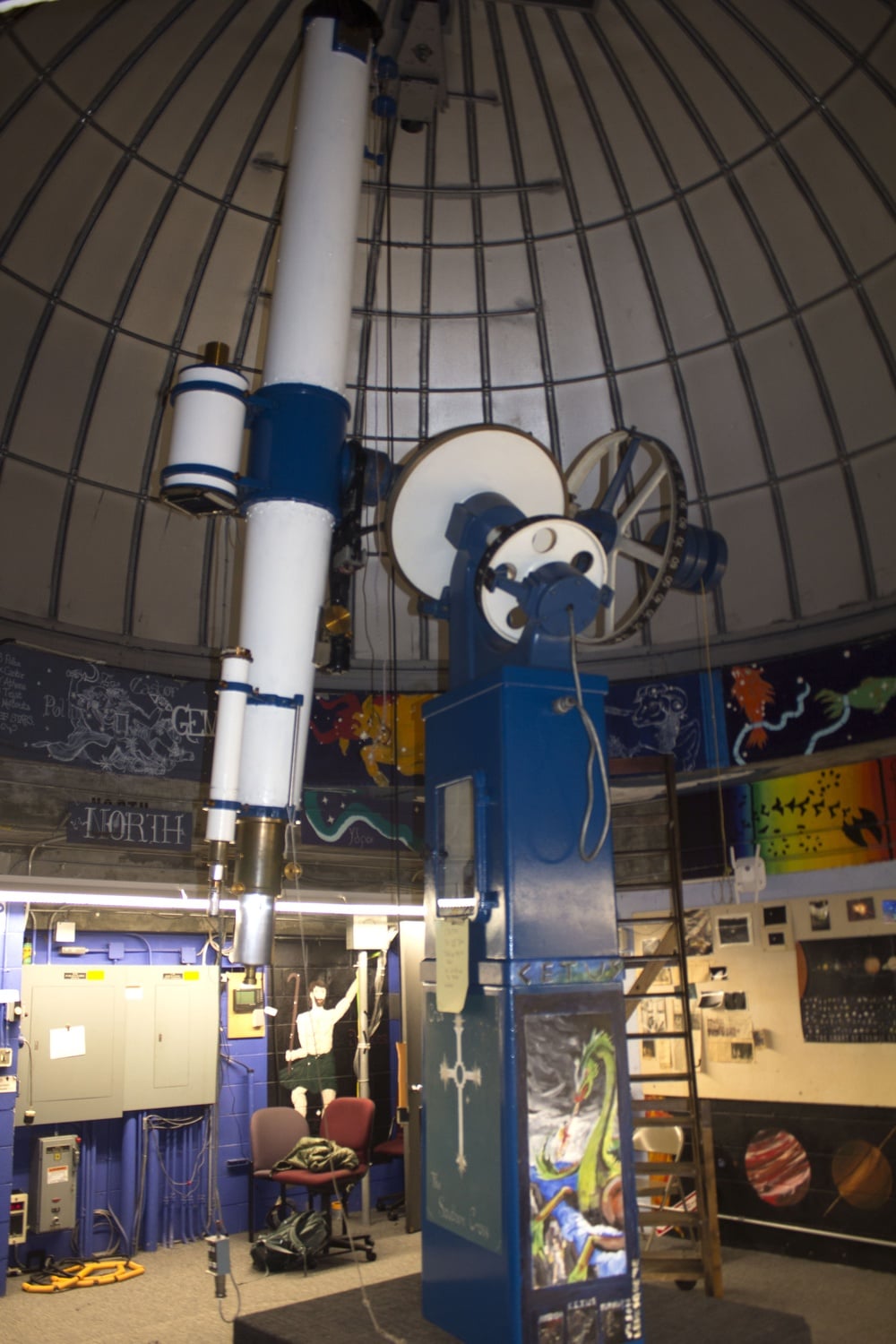 The Student Astronomers at Harvard-Radcliffe, a student group known as STAHR, recently announced that the Loomis-Michael Observatory is under repair.