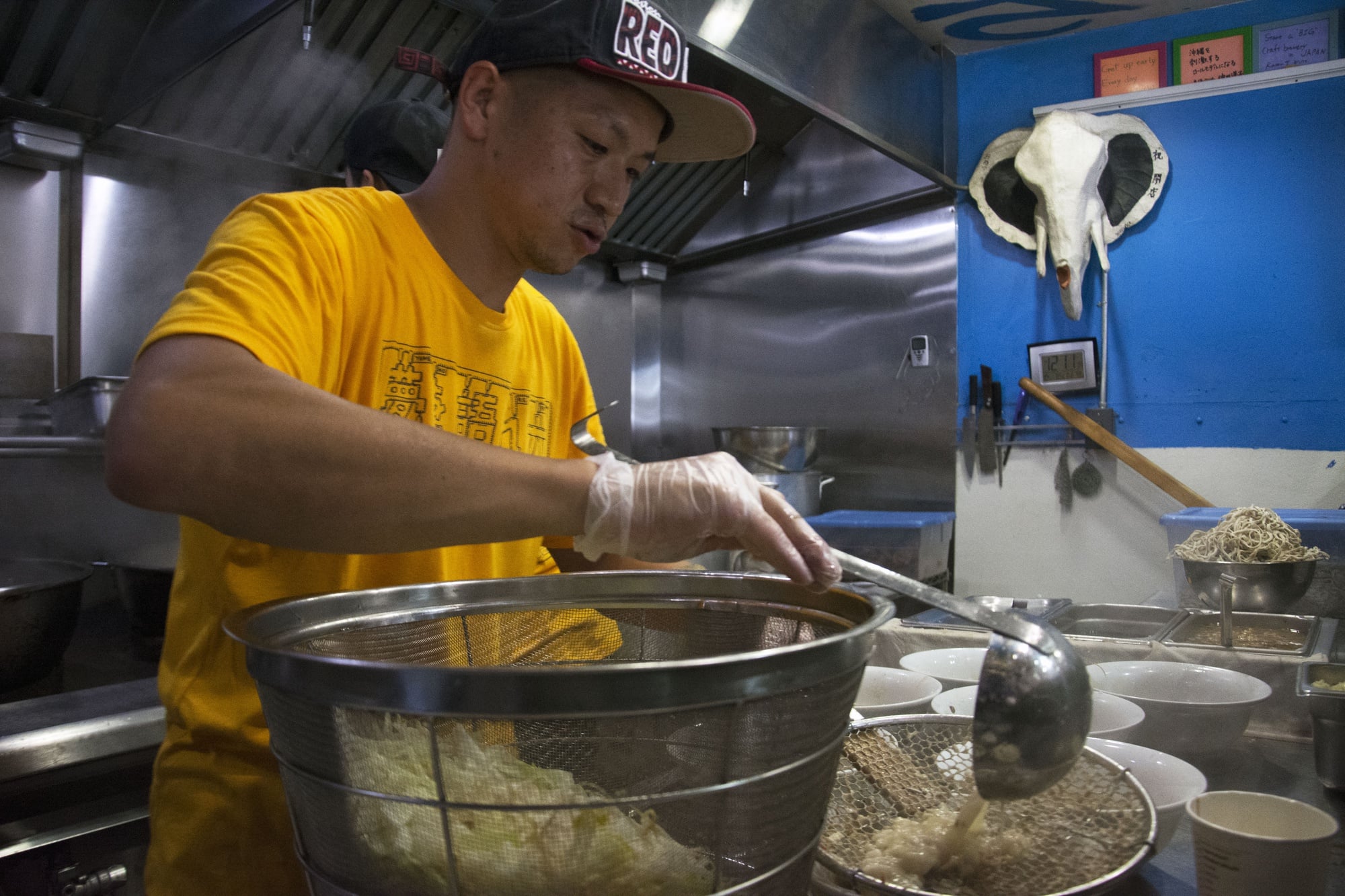 Yume Wo Katare owner Tsuyoshi Nishioka prepares ramen.