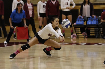 Cover image for Women's Volleyball Improves to .500 with Win over Dartmouth