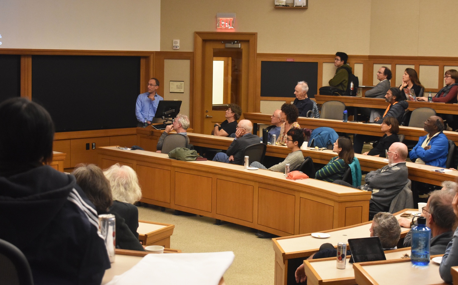 Harvard Medical School Professor David E. Reich ’96 delivers a lecture on insights gleaned from DNA.