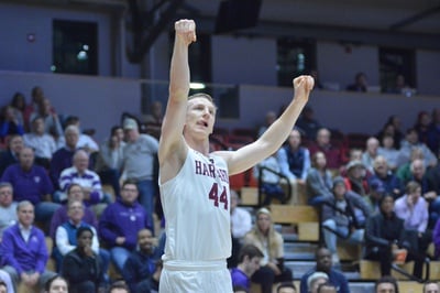 Cover image for Men's Basketball Eases By George Washington for Fifth Win