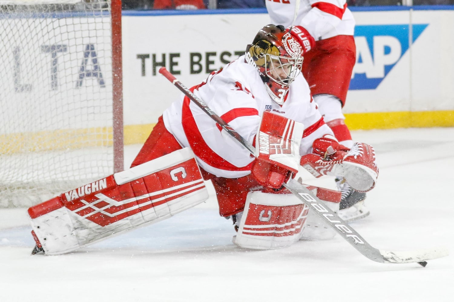 Big Red net-minder Matt Galajda returned from injury last Saturday in a win over Arizona St. He will have to fight to regain his starting spot, however, due to Austin McGrath's solid play in his absence.