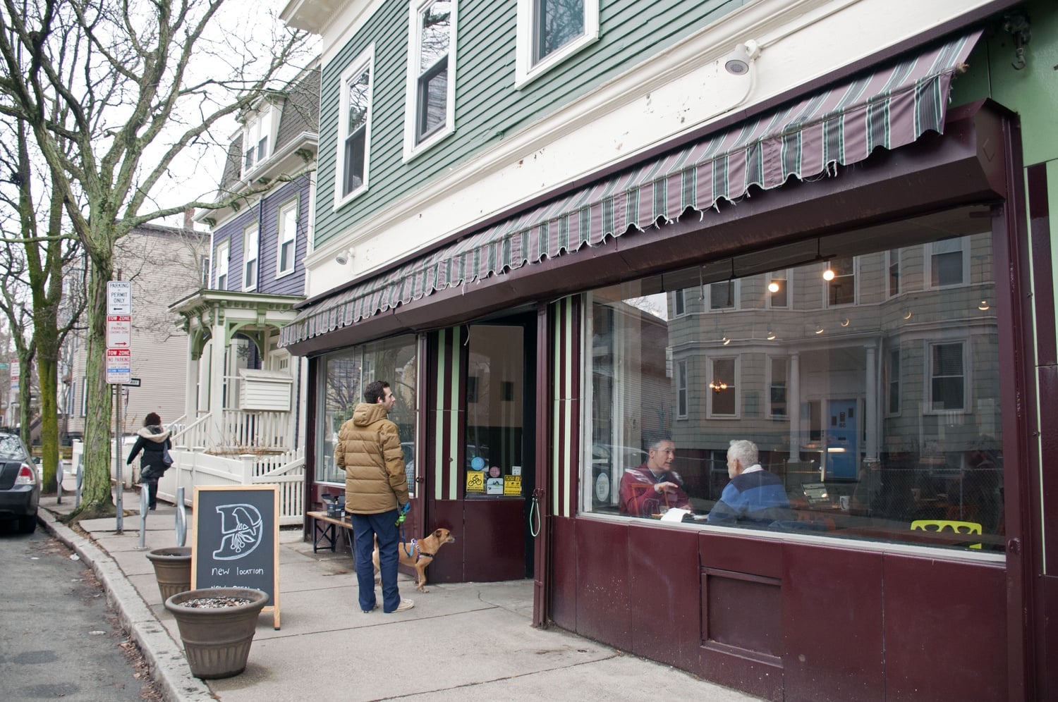 A new outpost of coffee chain Darwin's Ltd. replaced Petsi Pies at the beginning of the month.