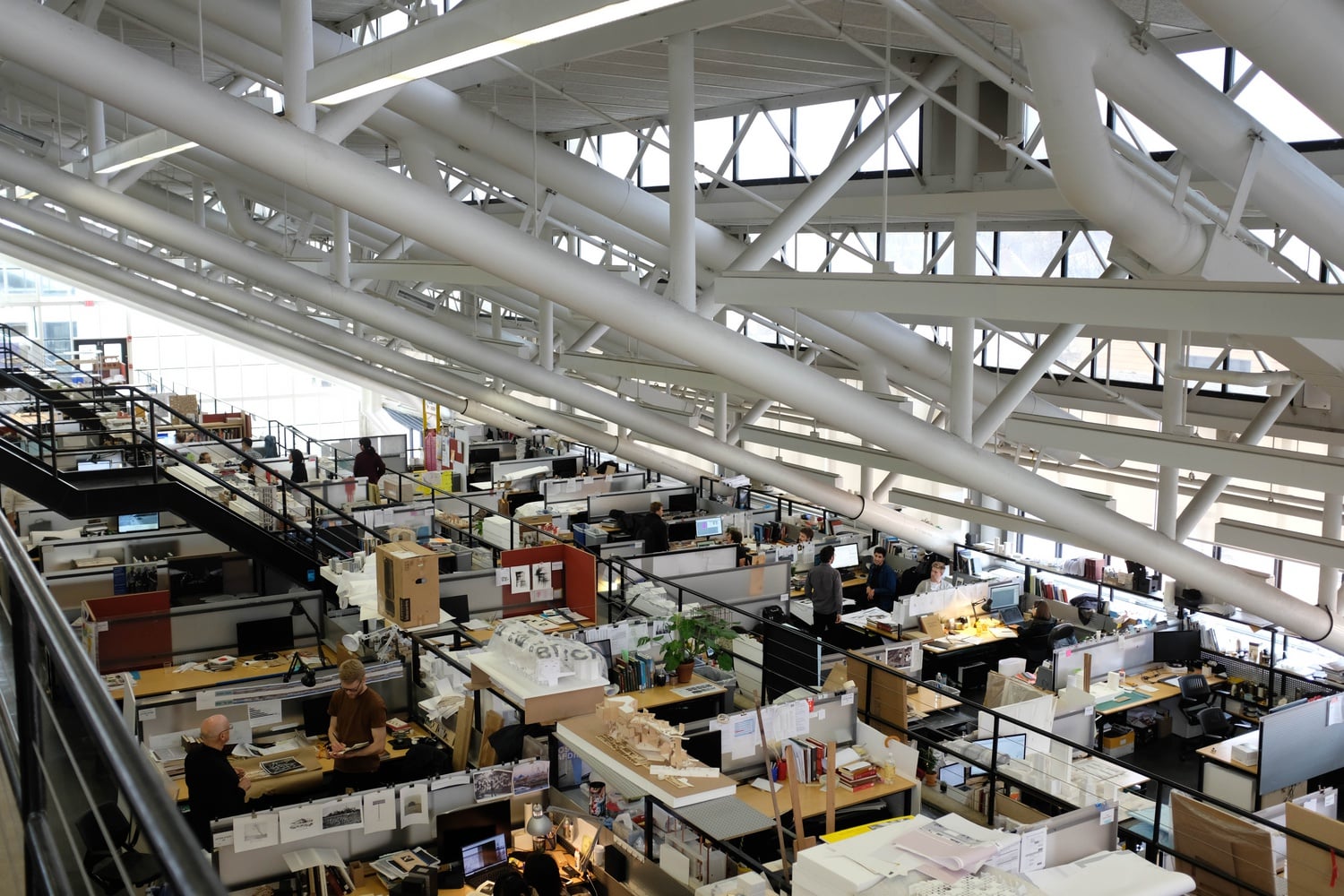 The main building of the Graduate School of Design, located on Quincy Street, includes a central workplace for students.
