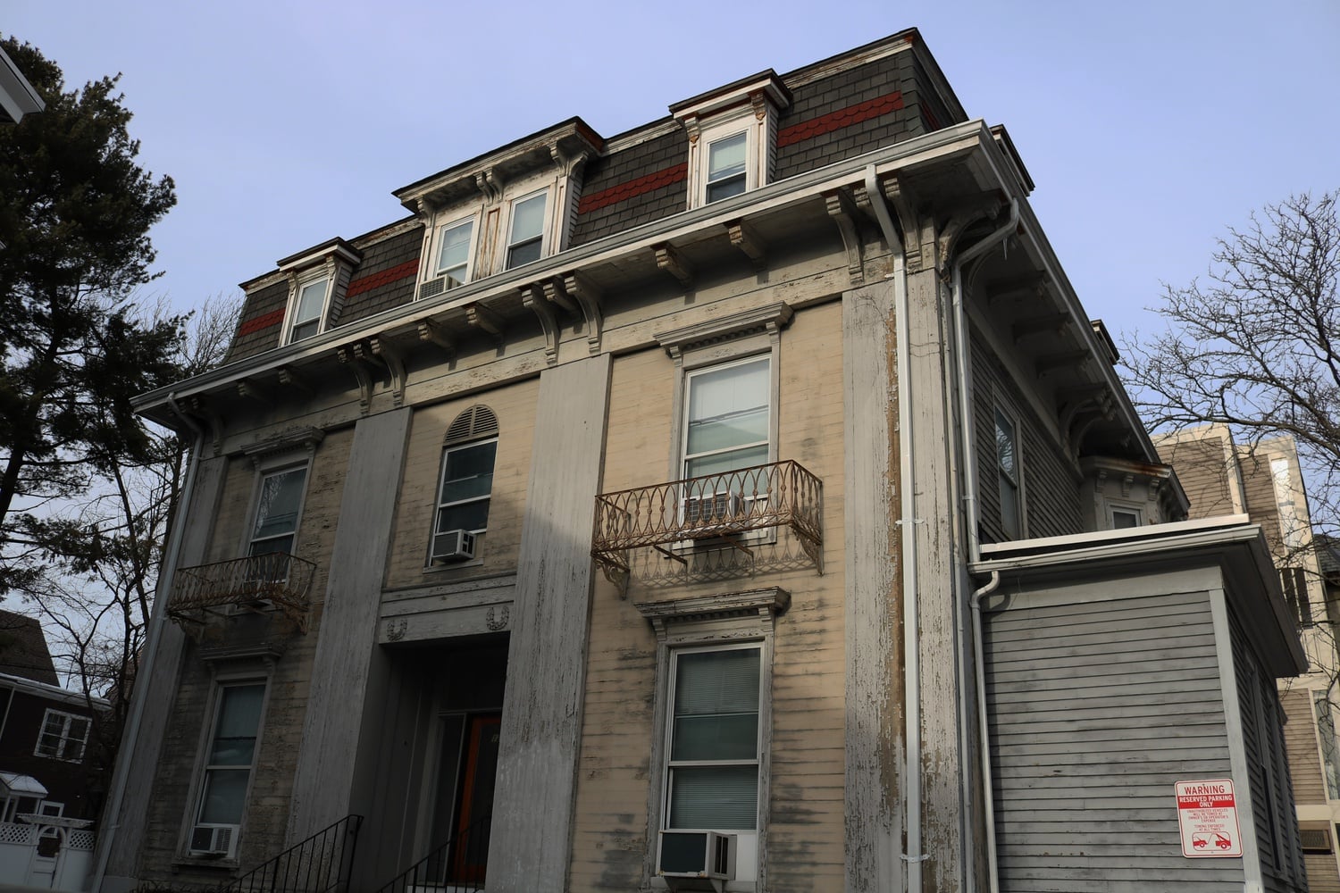 Near Brattle Square lies the home of Harriet A. Jacobs, a renowned author, teacher, and activist in the 1800s.