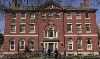 Cover image for Group of Harvard Students to Develop Resources for African Refugees in Lowell