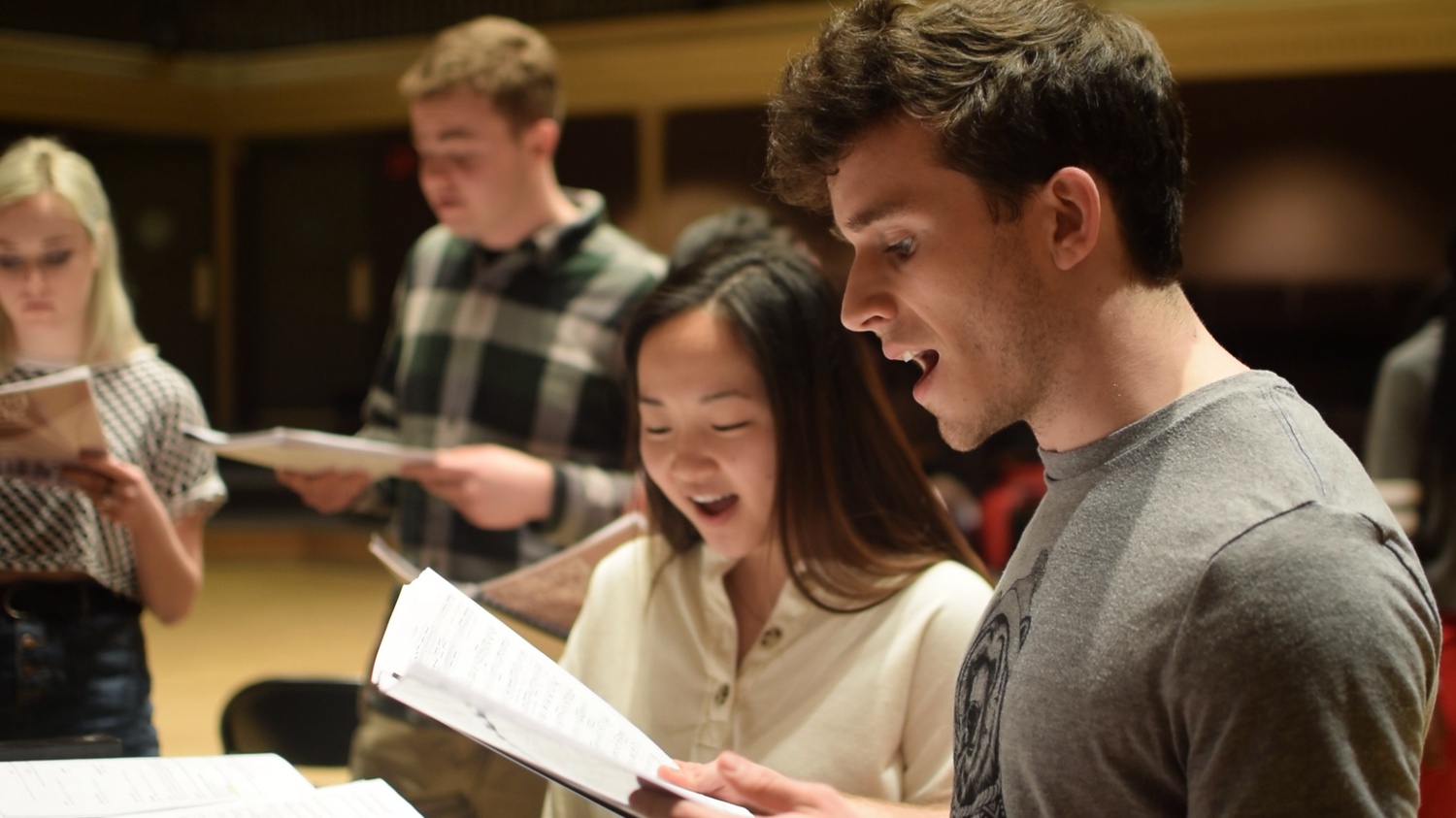 Nico P. Barlos ’22 and Odessa X. Deng ’22 play a young couple embroiled in chaos aboard a flight to London in “Cruising Altitude,” this year’s First-Year Musical.