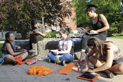 Cover image for Ahead of Commencement, Divestment Organizers Call on Alumni to Suspend Donations to Harvard