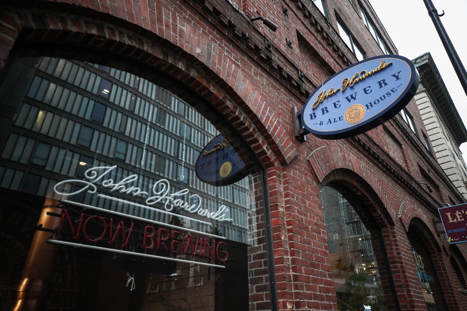 Wachusett Brewing Company will replace John Harvard's Brewery &amp; Ale House