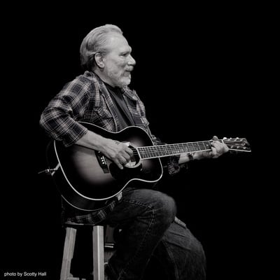 Cover image for Jorma Kaukonen Reflects on ‘Surrealistic Pillow’ And The Life of a Legendary Band
