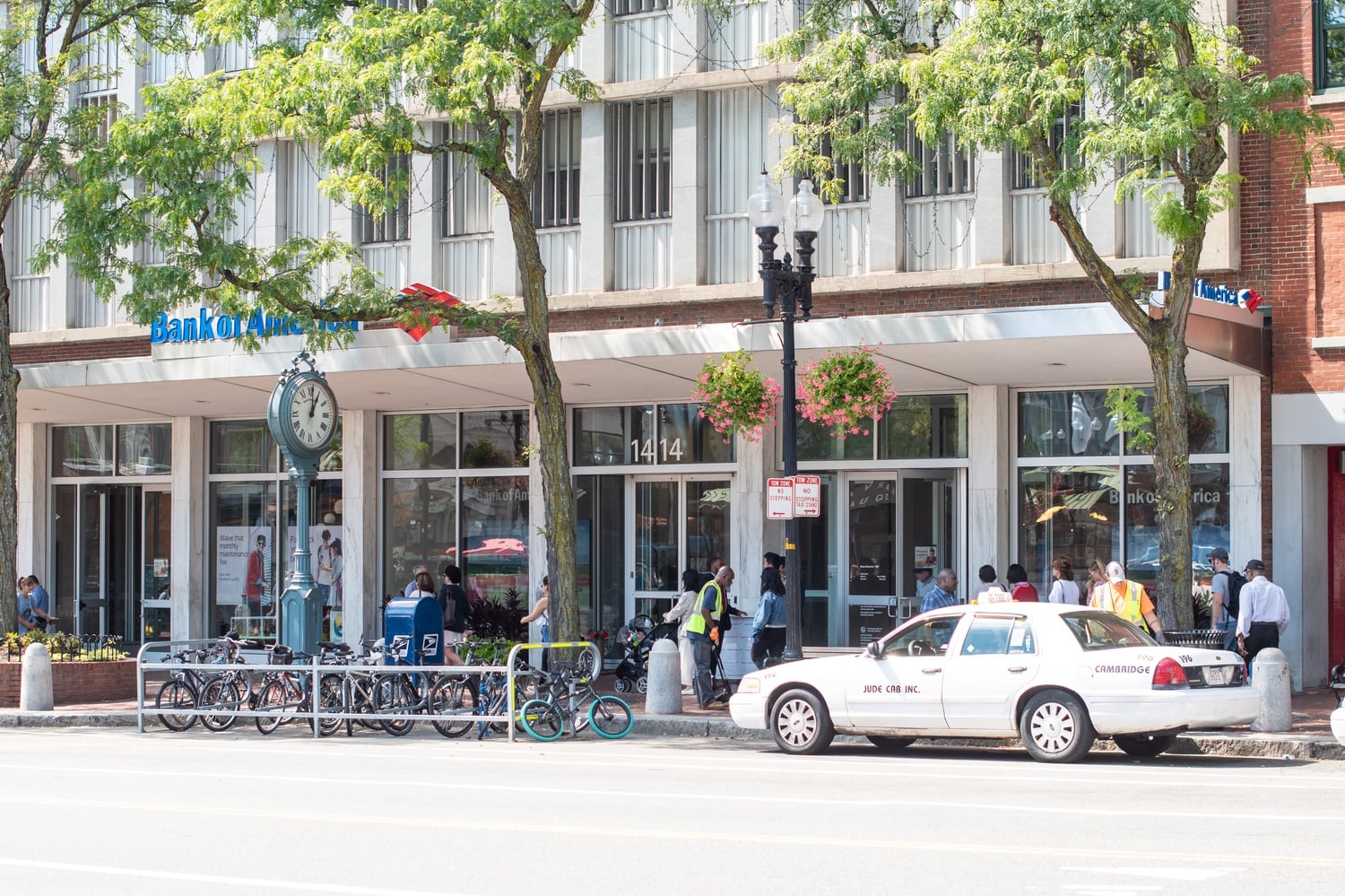 The new Academic Resource Center is located at 1414 Massachusetts Avenue. The completed center is now open to students from Harvard College and the Graduate School of Arts and Sciences.