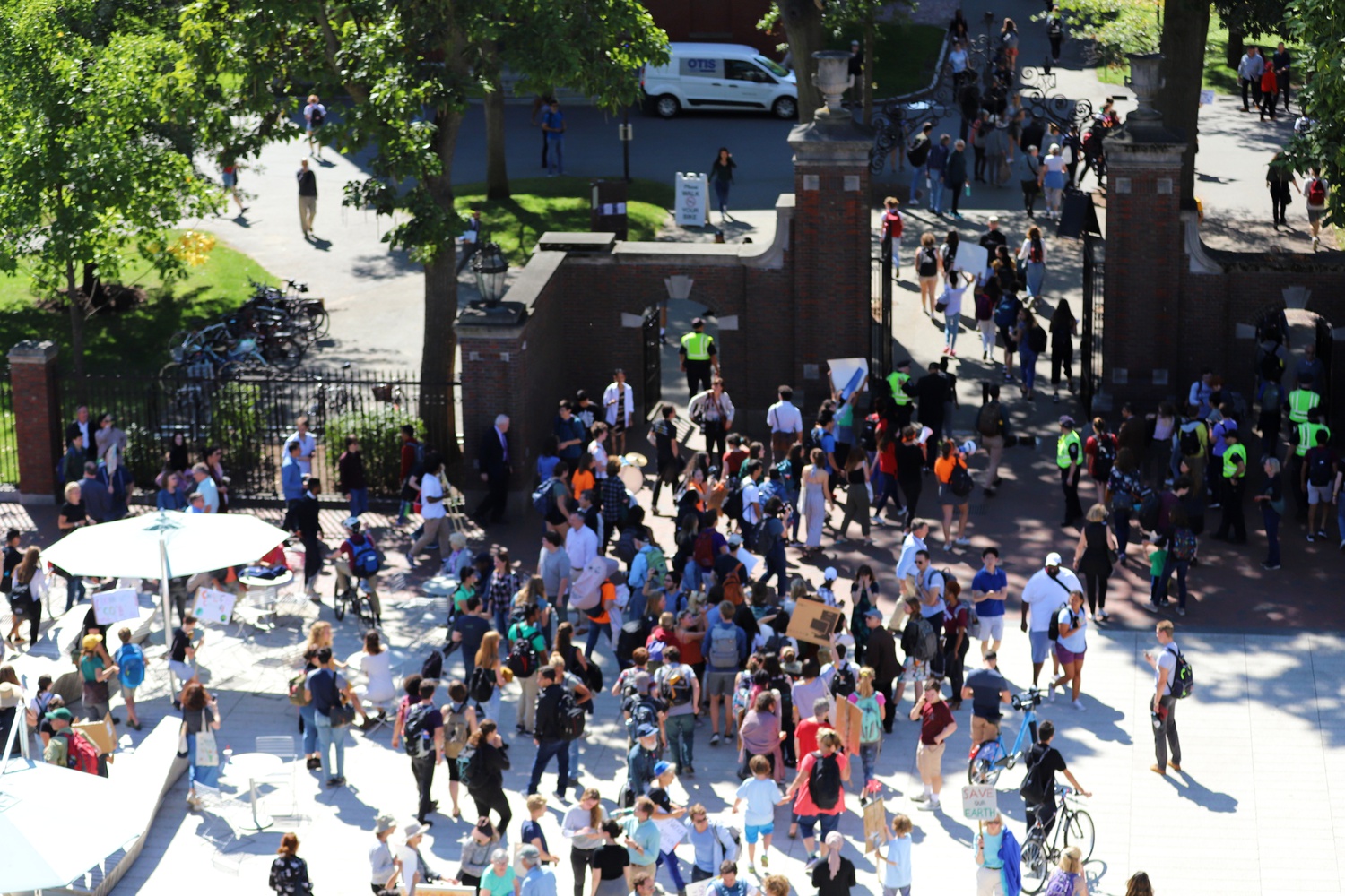 On Friday, Divest Harvard, an organization advocating for the University to divest its endowment from the fossil fuel industry, organized a rally in Science Center Plaza.