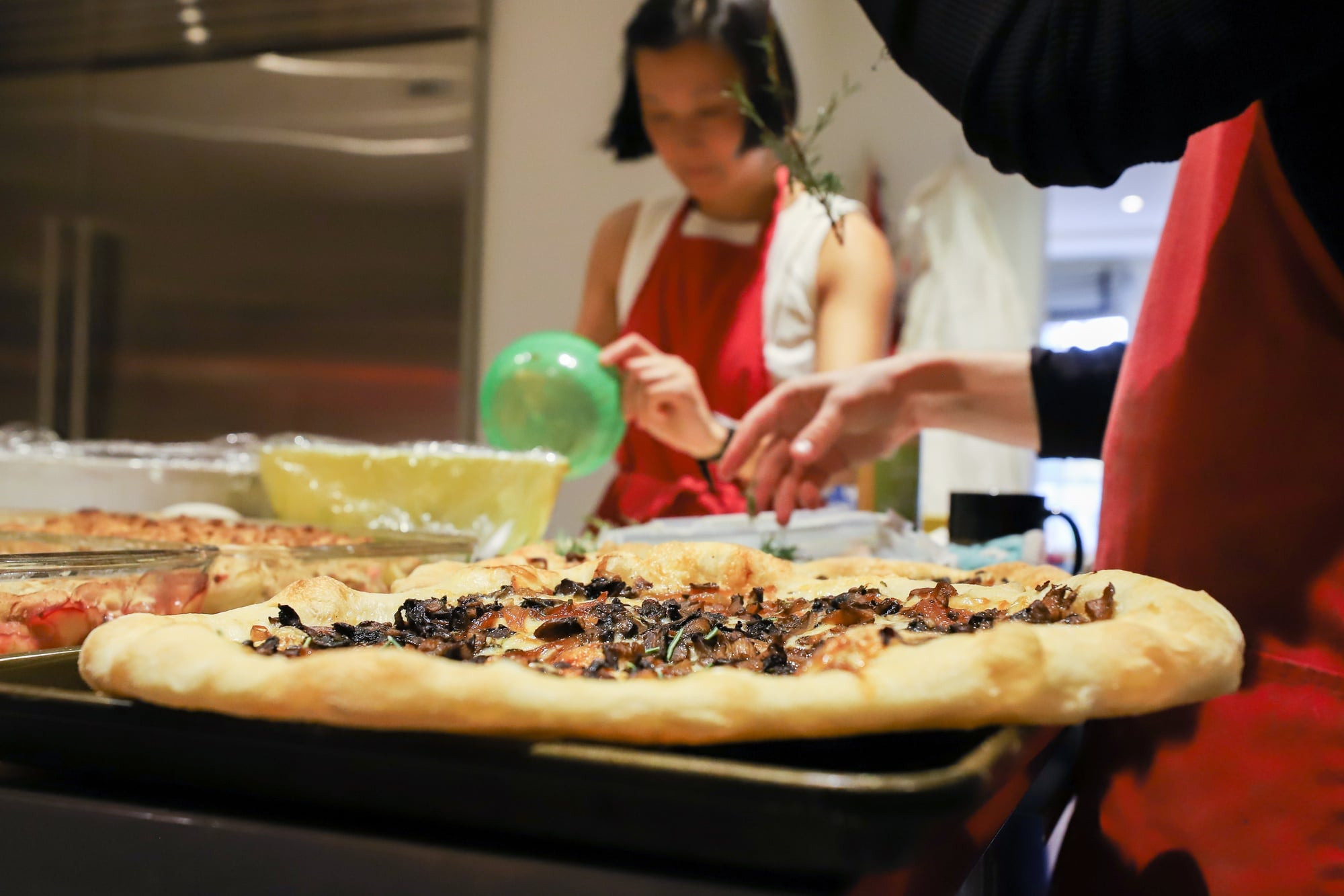 Adams "House Elf" Larissa H. Zhou '10 prepares pizzas for Adams House Autumn TEAquinox.