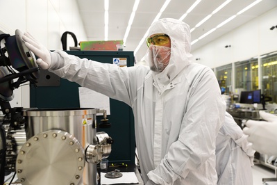 Cover image for The Molecule Man