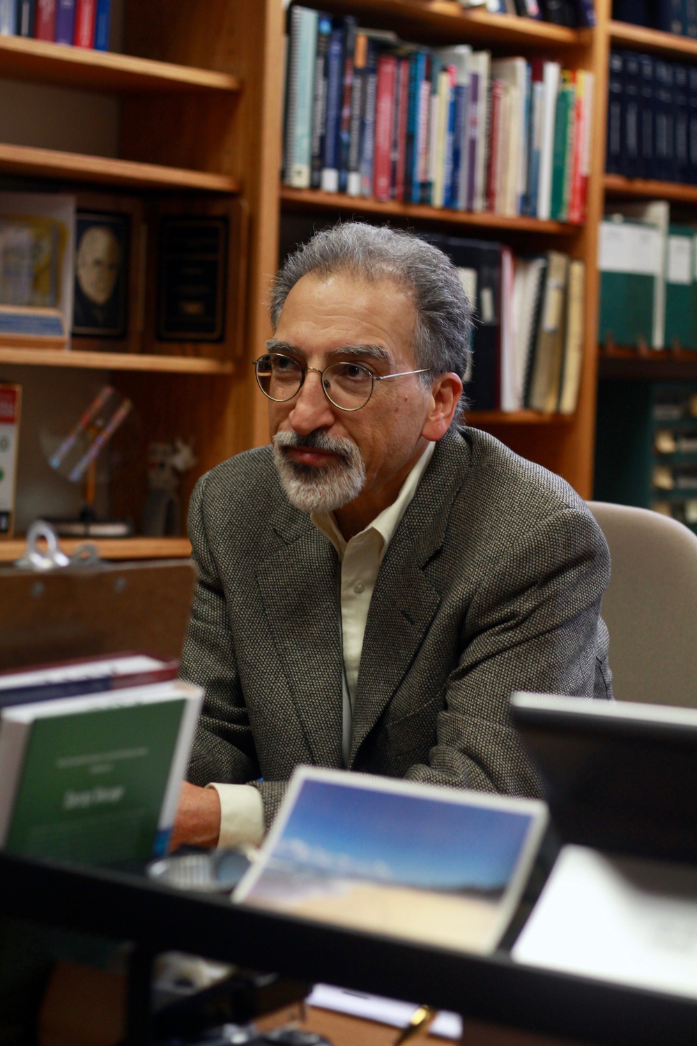 SEAS professor Michael J. Aziz received an Eni Award for his research with chemistry professor Roy G. Gordon on organic batteries.