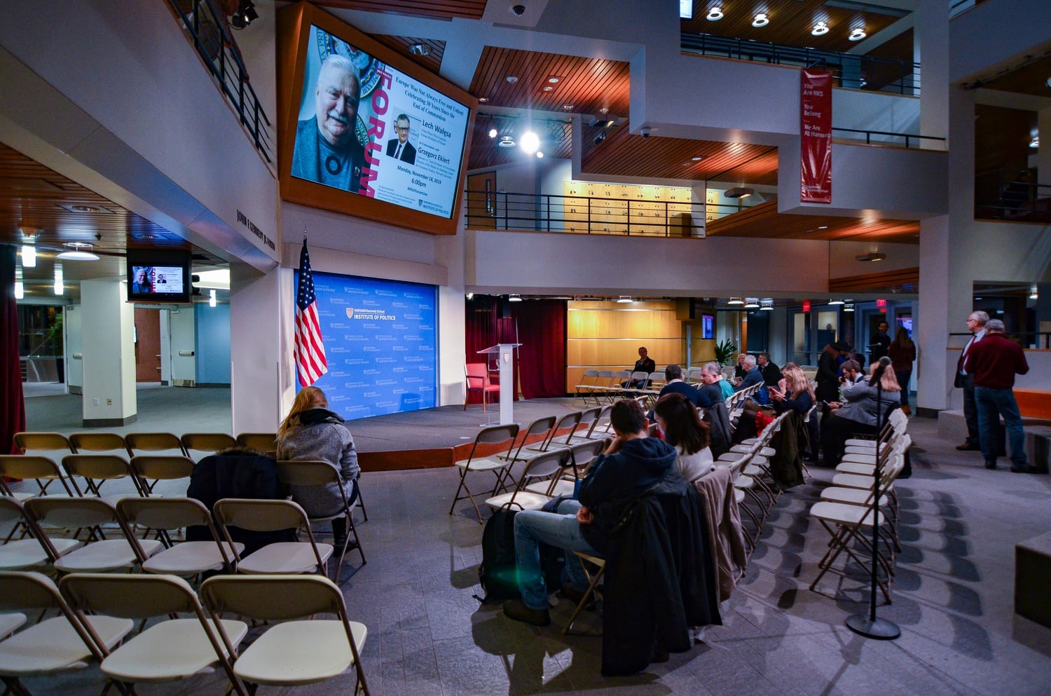 A pair of Institute of Politics advisory committee members stepped down from their posts this month.