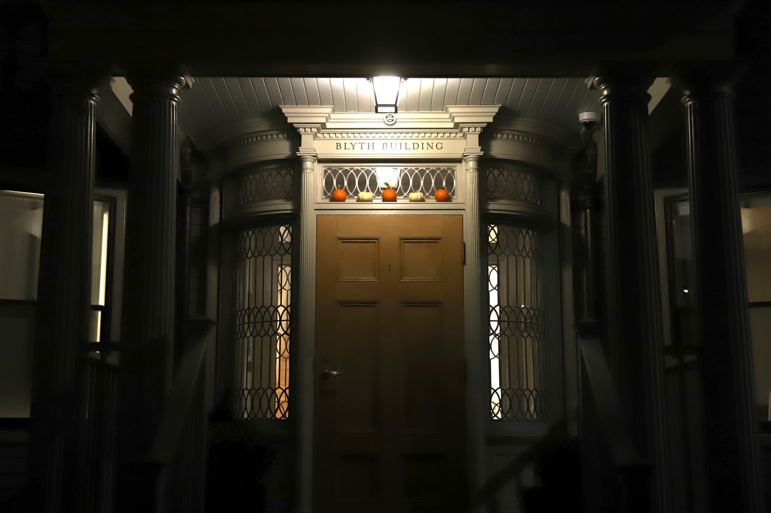 The Winthrop House Faculty deans reside in a house on Memorial Drive.