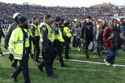 Cover image for Divestment Protesters to Appear in New Haven Courthouse on Dec. 6