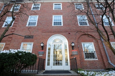 Cover image for Harvard’s Financial Aid Is Anti-Middle Class