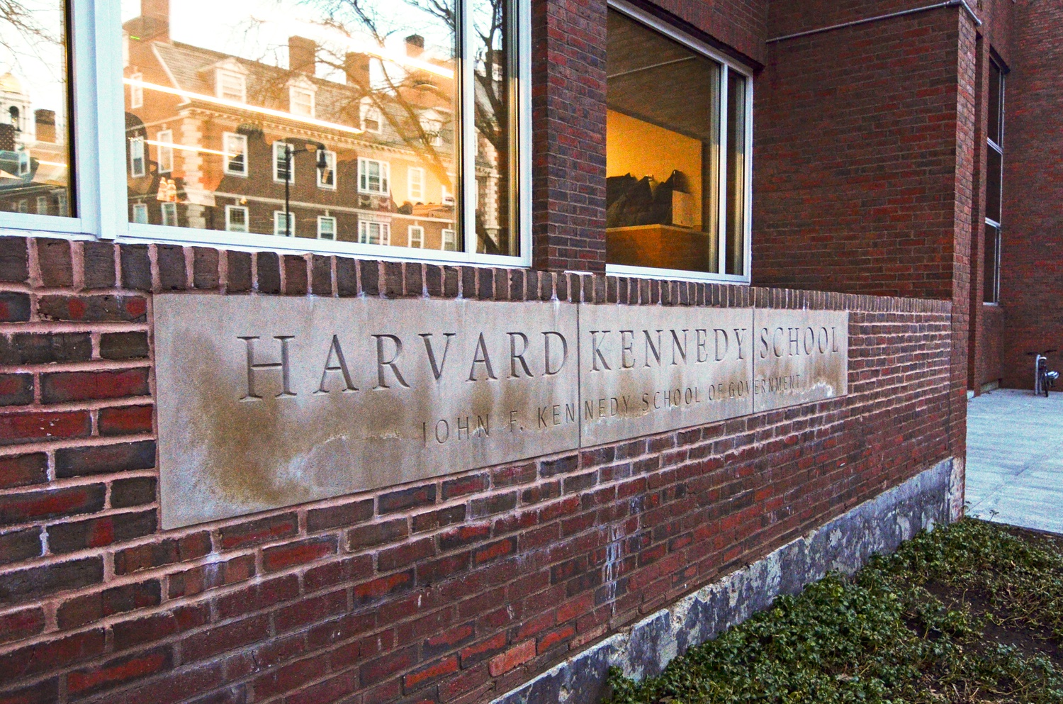 The Institute of Politics at the Harvard Kennedy School runs Director's Internships, which provide students with opportunities to explore politics and public service.
