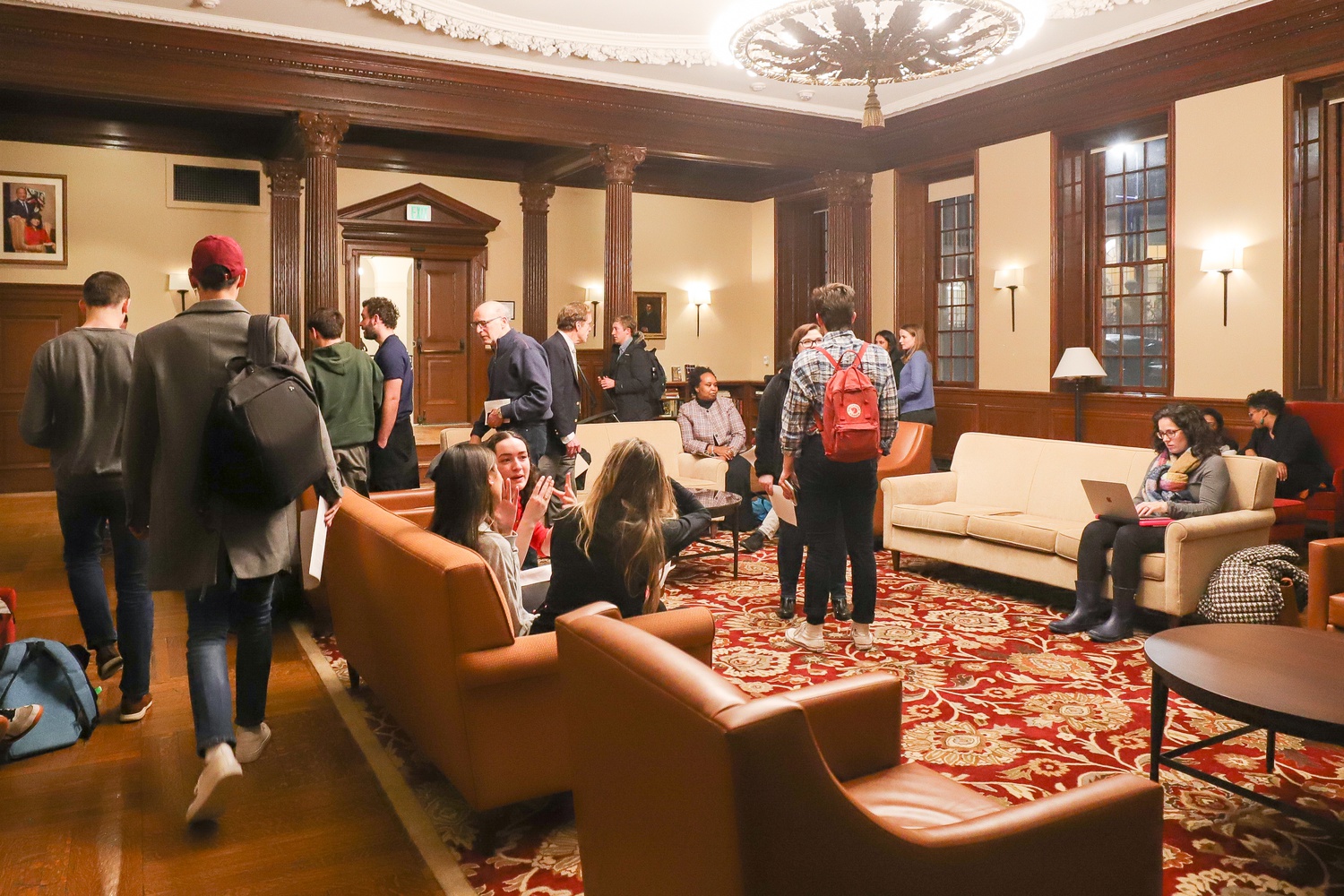 Winthrop House affiliates gather for a town hall on faculty dean search in the Winthrop Junior Common Room on Wednesday.