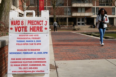 Cover image for As Candidates Drop From Democratic Race, Harvard Support Groups Fizzle Out