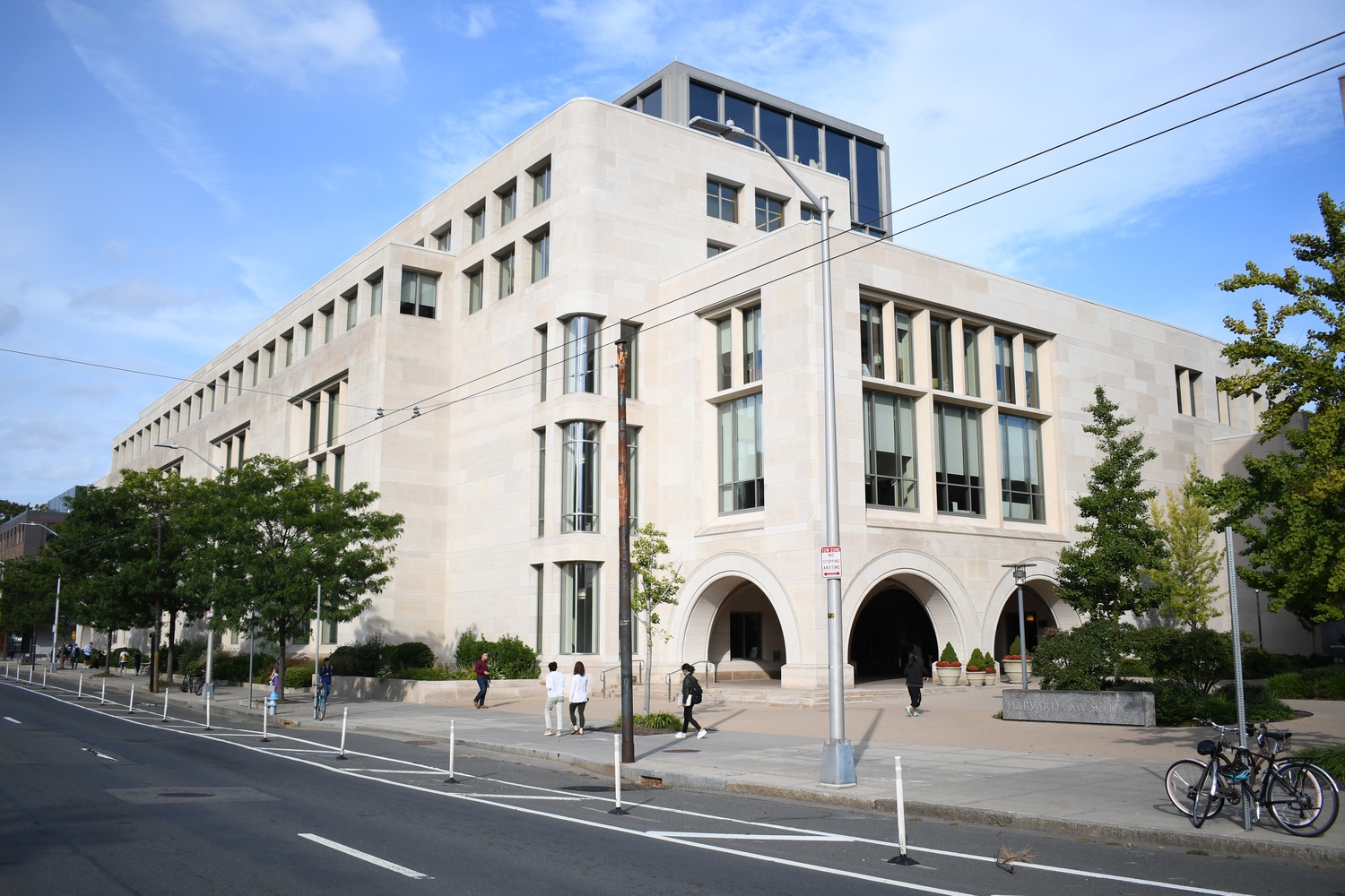 Harvard Law School’s transition to remote learning during the coronavirus pandemic has garnered mixed reactions from professors.