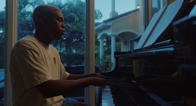 Cover image for ‘Waves’ Showcases the Nature of Narratives
