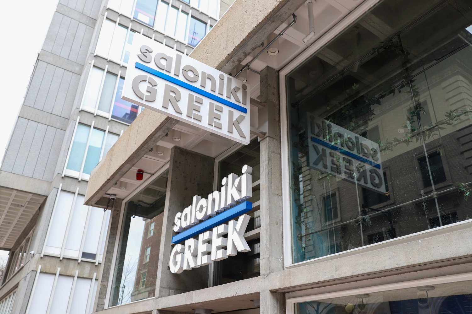 Jonathan Mendez of Saloniki Greek and Tony Maws of Craigie on Main co-wrote a letter to Massachusetts Governor Charlie D. Baker '79 requesting emergency relief for restaurants whose profits are suffering amid the ongoing coronavirus pandemic.