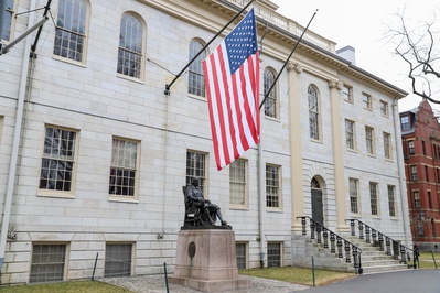 Cover image for Harvard Non-Tenure-Track Faculty Launch Official Campaign for Unionization
