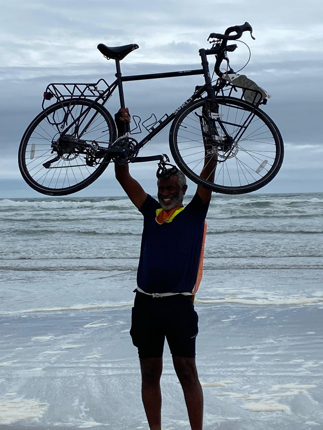 Harvard Organismic and Evolutionary Biology Professor Scott V. Edwards ’86 completes his solo, cross-country bicycle trip.