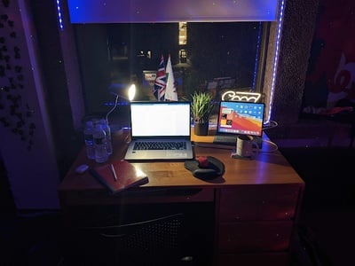 Cover image for Yousuf desk