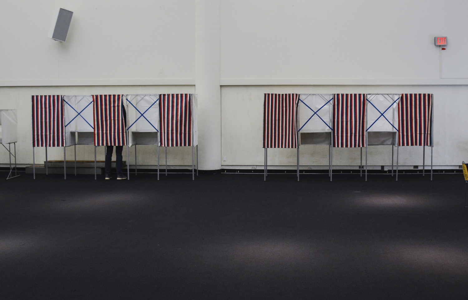 Gund Hall — a campus polling location — was largely empty for much of Election Day in November 2020.