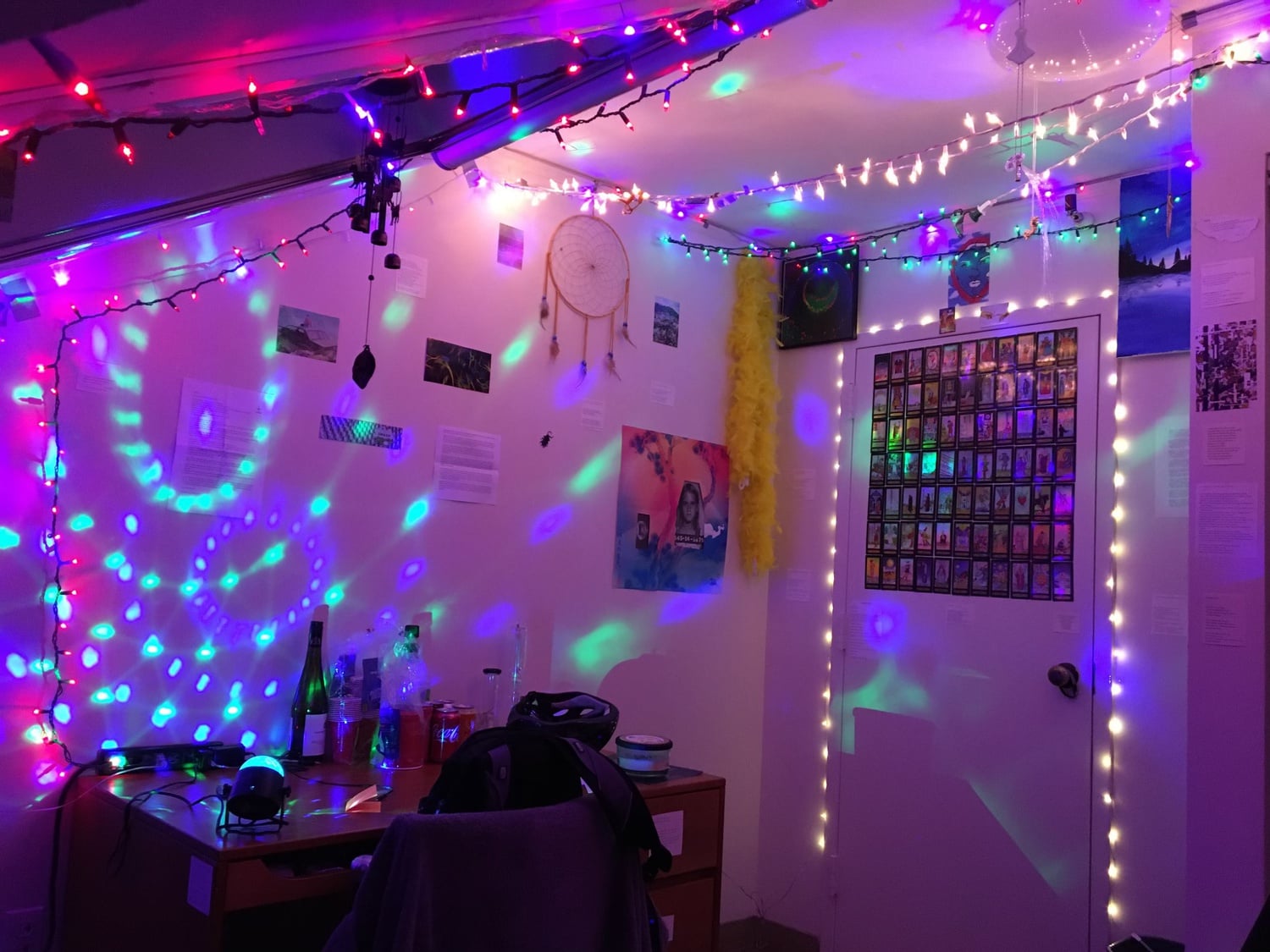 Back at school, Casper kept a jar of buttons, paper clips, screws, pins, and pieces of washers. He pasted playing cards, magazine clippings, and postcards on the walls of his dorm room.